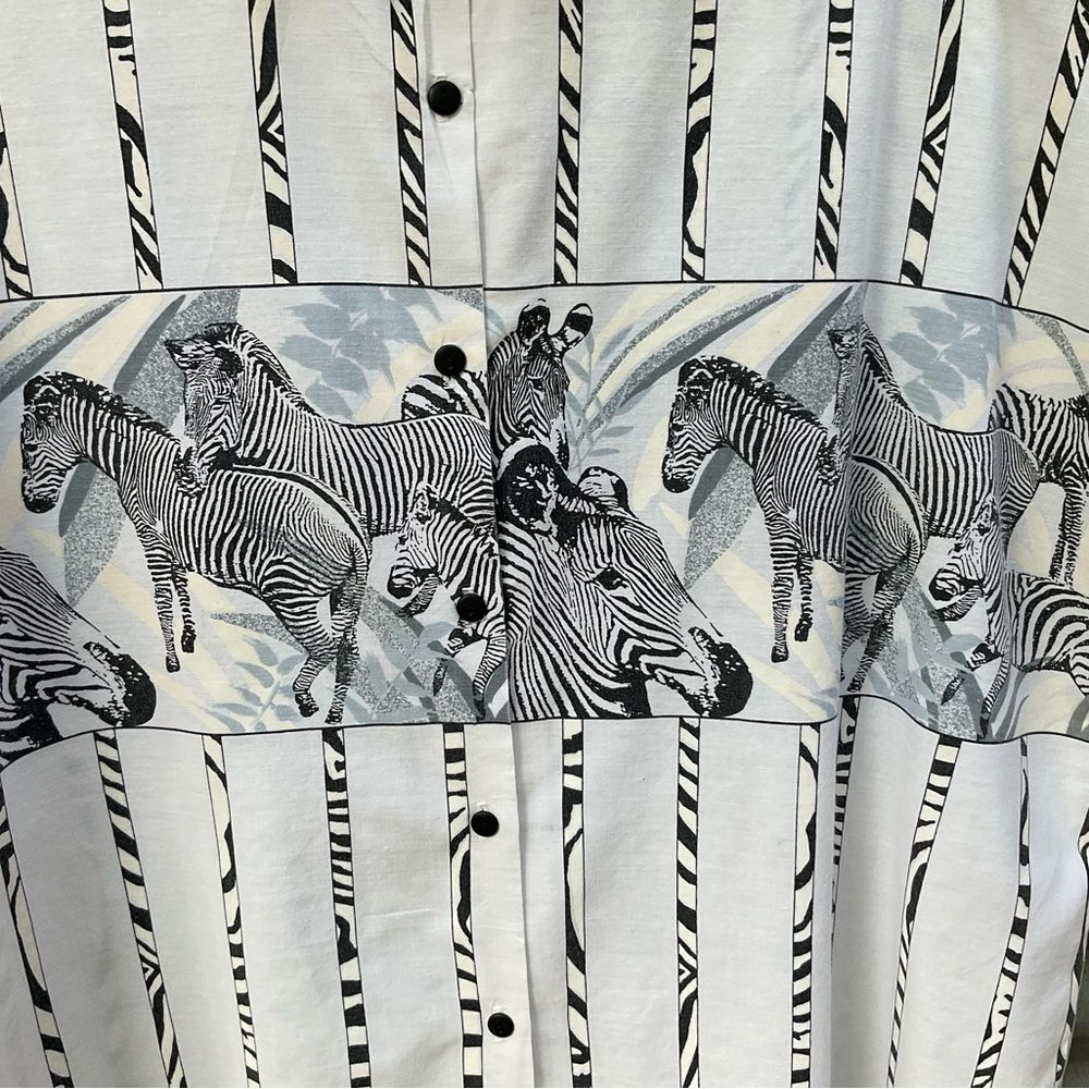 Vintage Oversized Zebra Button Down Shirt Size Large - Picture 9 of 13